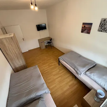 Apartment 4 -6 Personen Monteurswohnung In *
