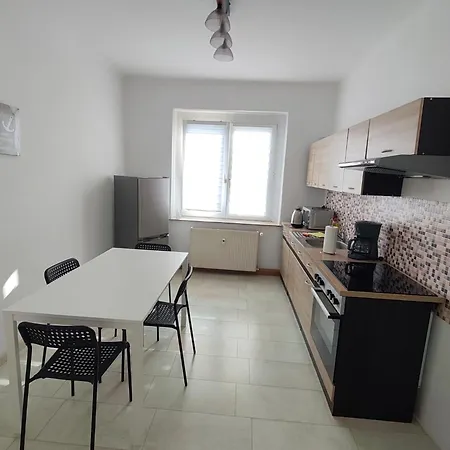 4 -6 Personen Monteurswohnung In Apartment *